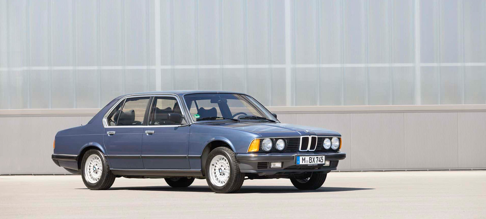 نسل اول BMW با کد اتاق E23